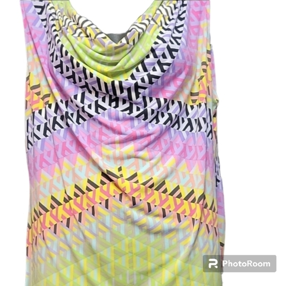 Calvin Klein size XL Is sleeveless blouse with asymmetrical Patterns. - Picture 2 of 7